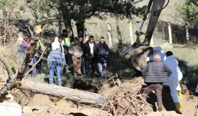 Su altında kalacak mezarlıktaki kabirler taşınıyor: ‘Baraj konusu gündemde yoktu’