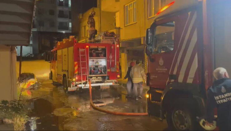 Sultanbeyli’de korkutan yangın: 2 katlı evin çatısı alev alev yandı!