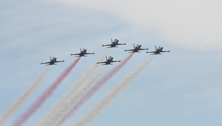 Türk Yıldızları Çorlu’da gösteri uçuşu gerçekleştirdi