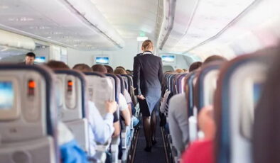 Uçuş esnasında 12 şişe votka içen kabin memuru hastaneye kaldırıldı