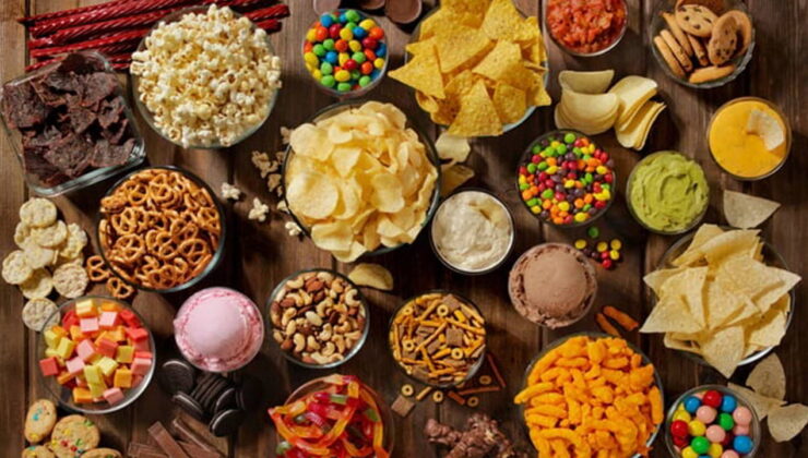 Uzmanından, ‘Aç değilim ama elim pakete gidiyor’ diyenlere 3 saniye kuralı