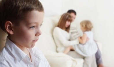 Uzmanlardan dikkat çeken uyarı: Ebeveynler istemeden ayrım yapıyor