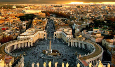 Vatikan, müzesindeki Kanada yerlilerine ait eserleri iade etti