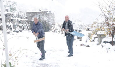 Yazın serinleyebilmek için kuyuları karla dolduruyorlar!