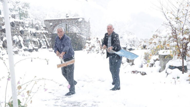 Yazın serinleyebilmek için kuyuları karla dolduruyorlar!