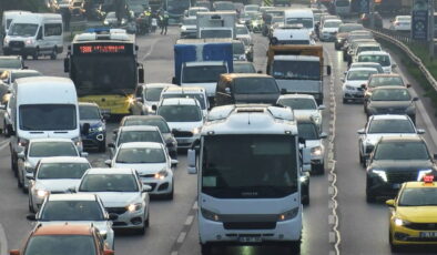 Yüzde 70’e dayandı: İstanbul trafiğinde ‘pazartesi’ yoğunluğu!