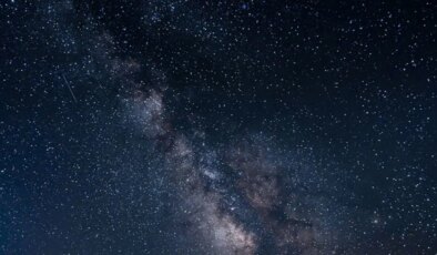 12 milyar yıl öncesine ait Samanyolu benzeri dev galaksi keşfedildi