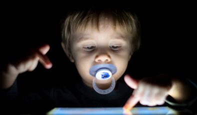 12 yaşından önce akıllı telefon edinmek çocuklarda sağlık problemi riskini arttırıyor