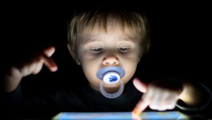 12 yaşından önce akıllı telefon edinmek çocuklarda sağlık problemi riskini arttırıyor