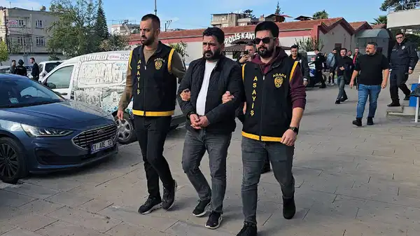 179 suçtan aranıyordu… AVM’de mağaza gezerken yakalandı!