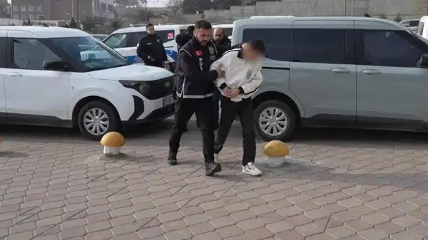 19 yaşındaki genç kabusu yaşadı! Çıplak görüntüleri için 100 bin lira istediler