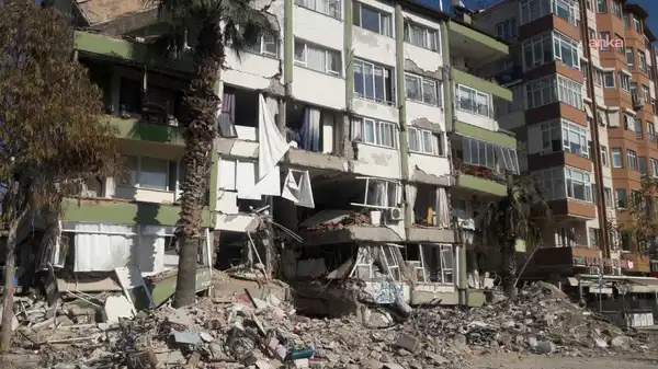 4 kişiye mezar olan Hatay’daki Asel Apartmanı’nın yıkılmasıyla ilgili dava, depremden 34 ay sonra açıldı