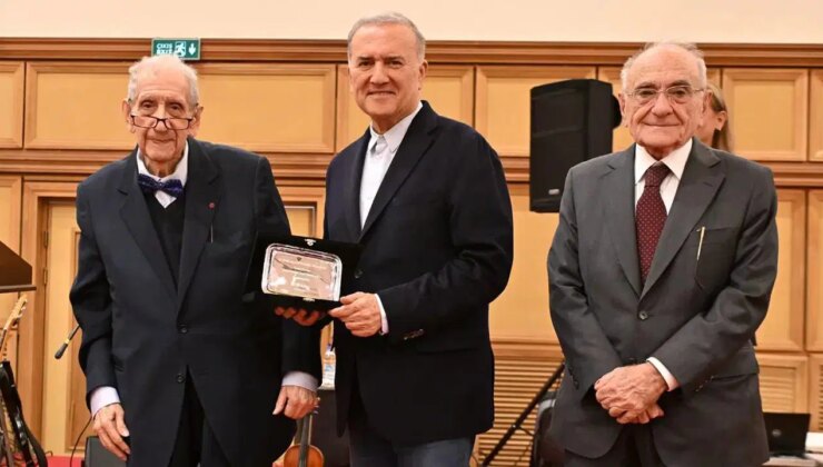 42’nci Uluslararası İstanbul Kitap Fuarı’nın ‘onur ödülü’ verildi: Tüyap’ta Mungan gecesi…