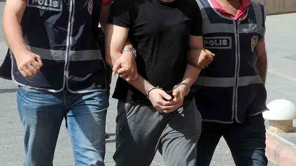 5 aydır aranan hükümlü Fatih’te saklandığı evde yakalandı
