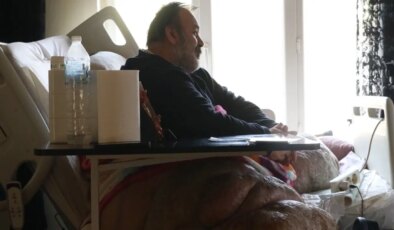 5 yıldır evden çıkamıyor, 300 kiloya ulaştı: Eşimle kol kola girip, caddede gezmek istiyorum