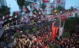 Adana Büyükşehir Belediye Başkanı Karalar’ın tutukluluğunun 150’nci gününde Adanalılar sokağa çıktı