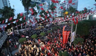 Adana Büyükşehir Belediye Başkanı Karalar’ın tutukluluğunun 150’nci gününde Adanalılar sokağa çıktı