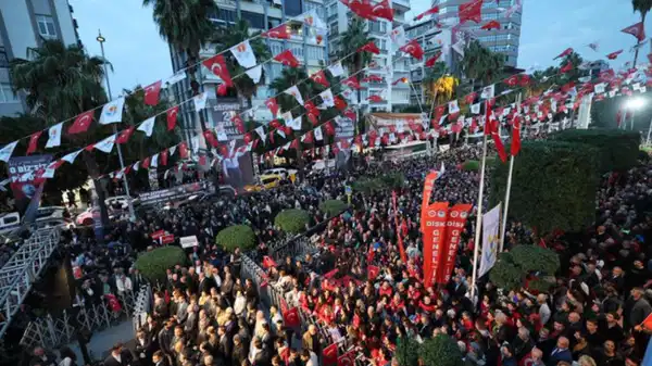 Adana Büyükşehir Belediye Başkanı Karalar’ın tutukluluğunun 150’nci gününde Adanalılar sokağa çıktı