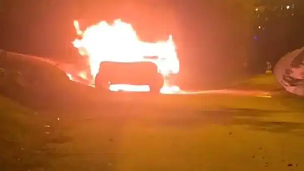 Adana’da park halindeki otomobilde patlama sonrası yangın; 1 ölü