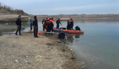 Adıyaman’da tekne alabora oldu: 4 kişi kurtarıldı, 1 kişi aranıyor!