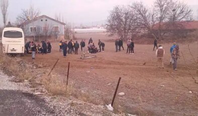 Afyonkarahisar’da feci kaza… Öğrenci servis aracı ile kamyonet çarpıştı: Çok sayıda yaralı var!