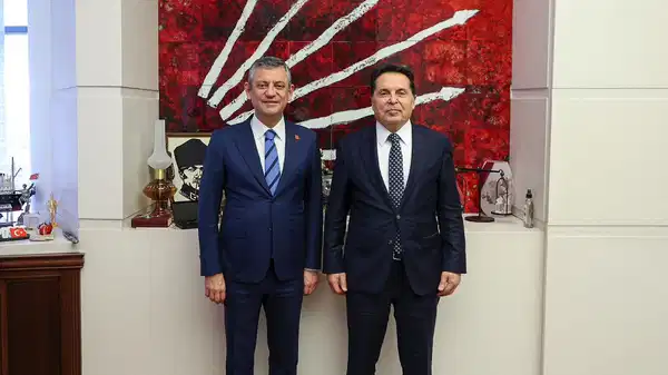 Ahmet Özer’den Özgür Özel’e ziyaret: ‘Barış süreci konusunda görüş teatisinde bulunduk’