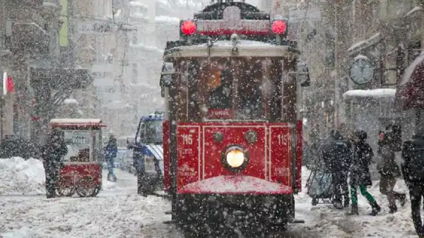 AKOM saat verdi… İstanbul’a önce soğuk sonra kar yağışı geliyor!