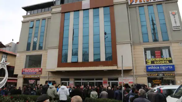AKP’li Şebinkarahisar Belediyesi, ilçedeki iş merkezini satışa çıkardı: ‘Satılırsa 30 işçi işsiz kalacak’