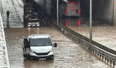 Alanya’da sağanak sonrası 8 kişi alt geçitte mahsur kaldı!