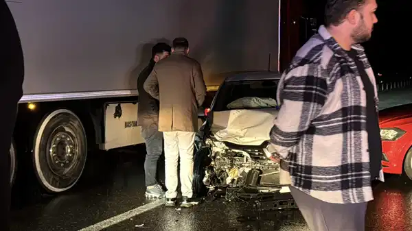 Alkollü sürücü kaza yaptı: Silahını saklarken yakalandı!