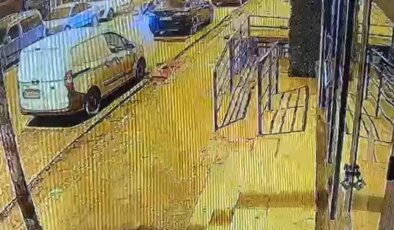 Alkollü sürücü, park halindeki araca çarparak takla attı; o anlar kamerada