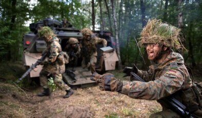 Alman ordusu Polonya sınırlarında siper kazacak