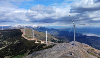 Alparslan Bayraktar: Elektrikte kurulu gücün 3’te 1’e rüzgar ve güneşten