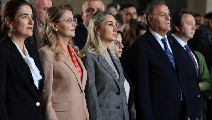 Anıtkabir ziyareti… Dilek İmamoğlu: Geleceğe umutla yürümeye devam edeceğiz