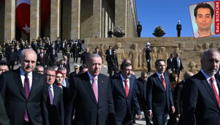 Anıtkabir’deki sloganlar eleştirildi: ‘Gece başınızı yastığa nasıl koyabiliyorsunuz’