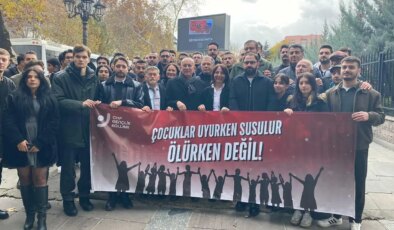 Ankara’da CHP’li gençlerden ‘MESEM’ protestosu: ‘Tutuklanan TİP’li kardeşlerimizle dayanışma içerisindeyiz’