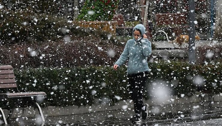 Ankara’da kar başladı, ABB’den uyarı geldi: ‘Trafiğe çıkarken tedbiri elden bırakmayalım’