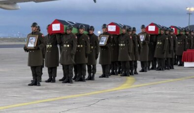 Ankara’da uçak kazasında ölen Libyalı askerler ülkelerine uğurlandı