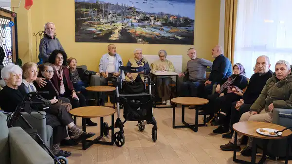 Ankara’daki ucuz otellerin ardından, Eskişehir’de emekliler belediye merkezine taşındı: ‘Burası olmasa perişandık’