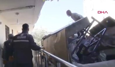 Antalya’da evden 1 kamyon çöp çıkarıldı