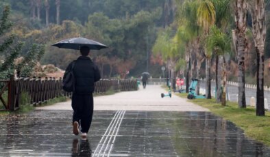 Antalya’da sağanak yağış etkili oldu!