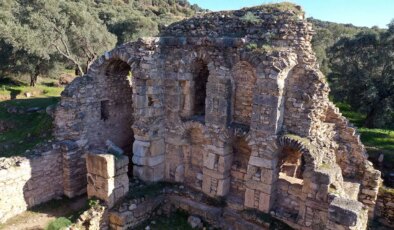 Antik Nysa’da 1800 yıllık kütüphane basamakları gün yüzüne çıktı