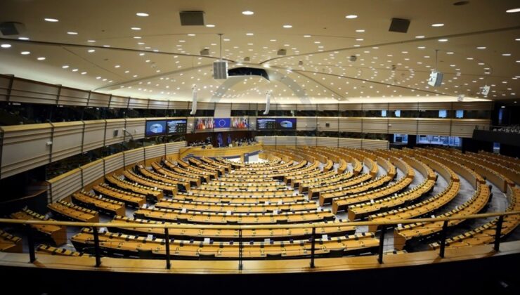 Avrupa Parlamentosu, “sosyal medyada 16 yaş sınırı” çağrısı yaptı