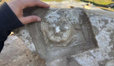 Bartın’daki antik kentte ‘gülümseyen Medusa’ figürü bulundu