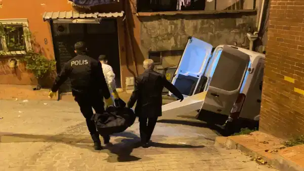 Beyoğlu’nda yalnız yaşayan kadın evinde ölü bulundu!