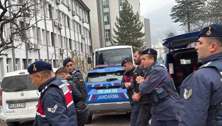Biri çocuk iki kişi ölmüştü… Silahlı kavga şüphelileri adliyede!