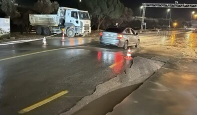 Bodrum’da ana su isale hattı patladı, asfalt çöktü