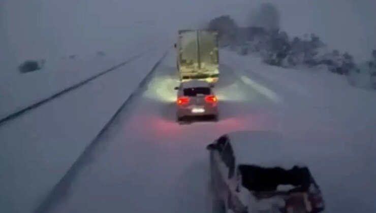 Bolu Dağı’nda kar yağışı nedeniyle ağır tonajlı araçların geçişine izin verilmiyor