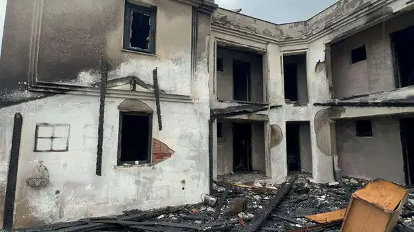 Bozcaada’da otel yangını: 1 köpek hayatını kaybetti