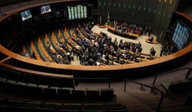 Brezilya Meclisi’nde Bolsonaro tartışması: Arbede çıktı